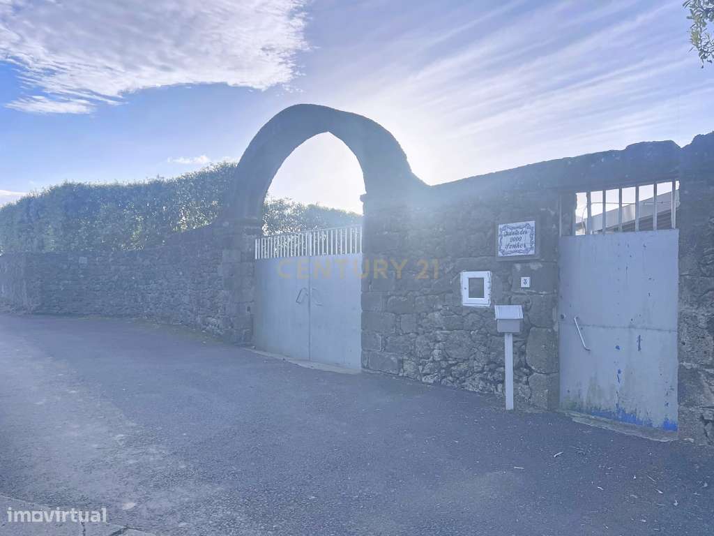 Quinta com Moradia em Rabo de Peixe – Espaço, Tranquilidade e Potencia - Grande imagem: 2/40