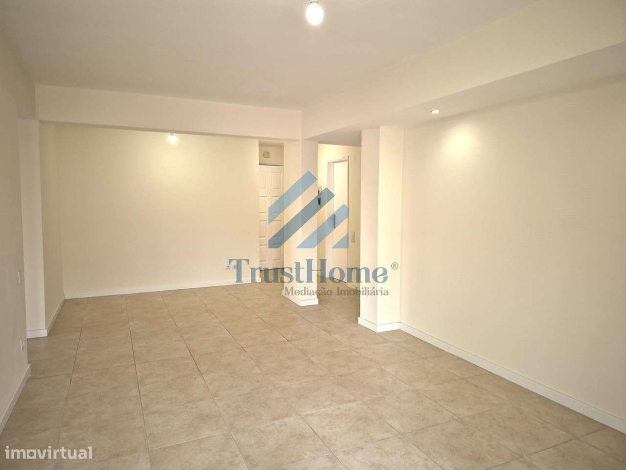 T2 com vista desafogada em  Algueirão Mem Martins Sintra - Grande imagem: 5/24