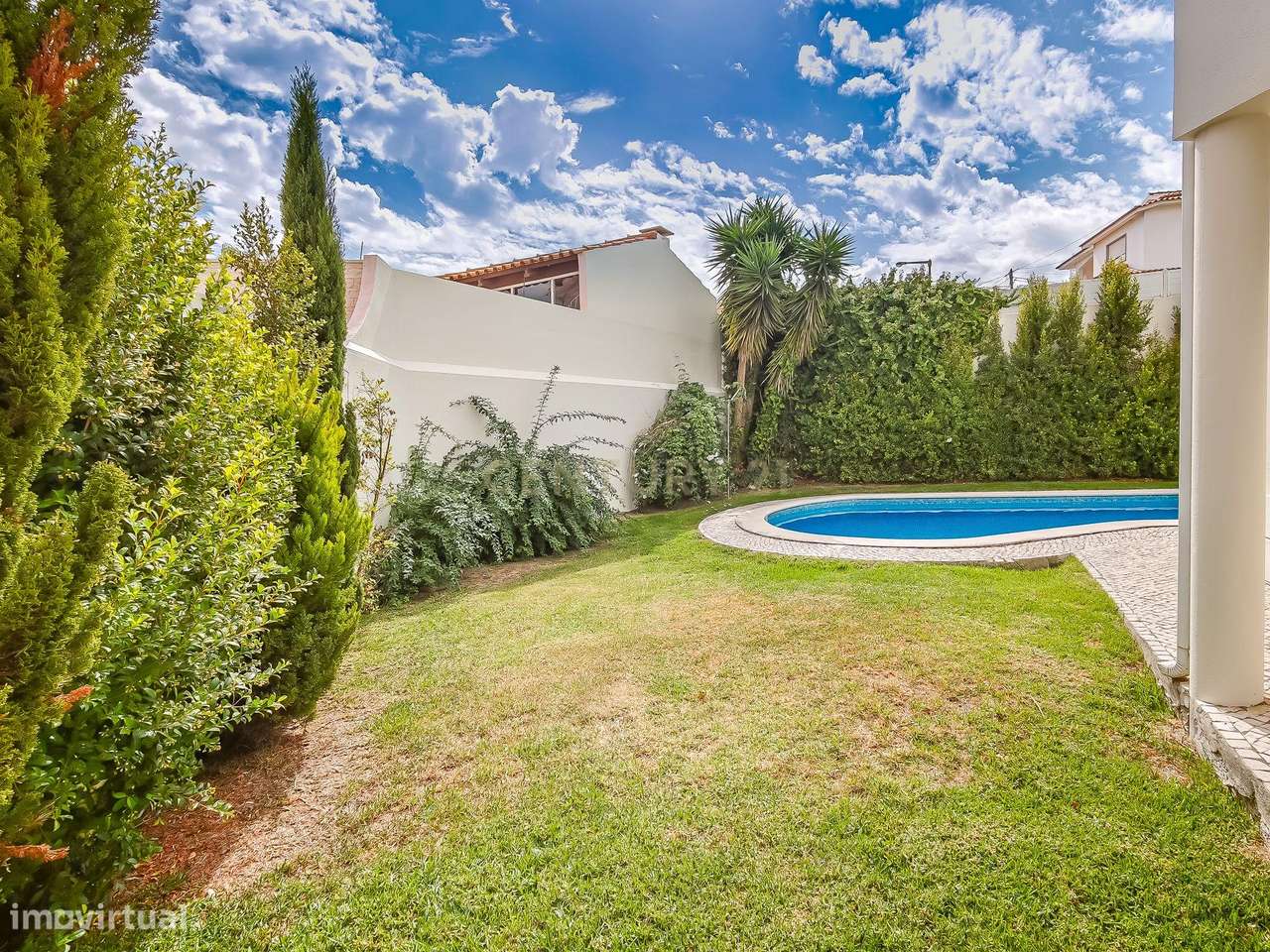 Moradia T5+1 com Piscina Privada a 8 Minutos a Pé do King's College |-19