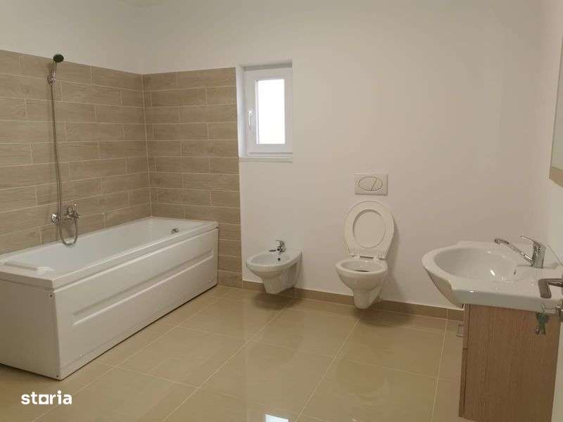 Inchiriez casa zona hotel Diana - Imagine principală: 4/8