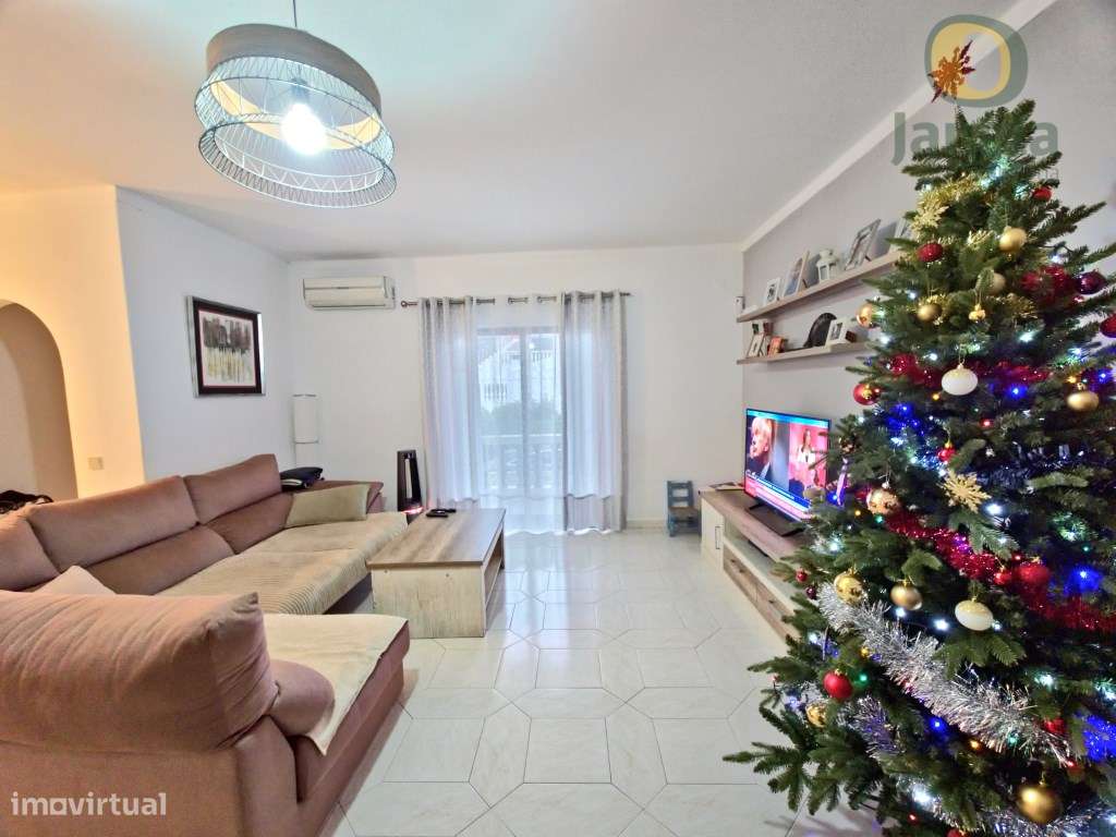 Moradia térrea com grande cave com garagem e espaço multiusos - Grande imagem: 5/33