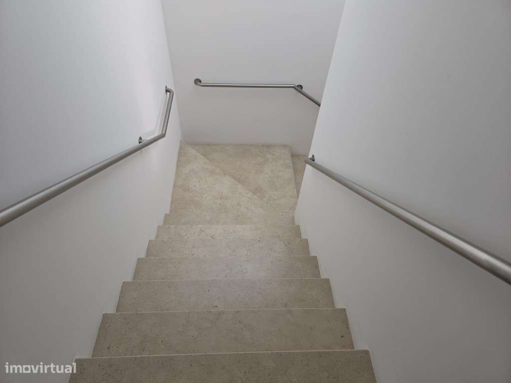 Moradia T5 com Terraço e Piscina-38