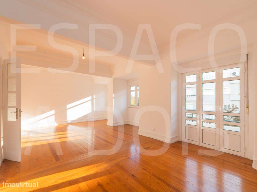 TUDO À MÃO! OPÇÃO DE GARAGEM! Grandes áreas. Excelente estado (pint... - Grande imagem: 1/60