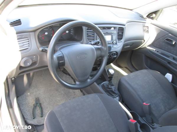 Dezmembrez kia rio hatchback 2009 - 3