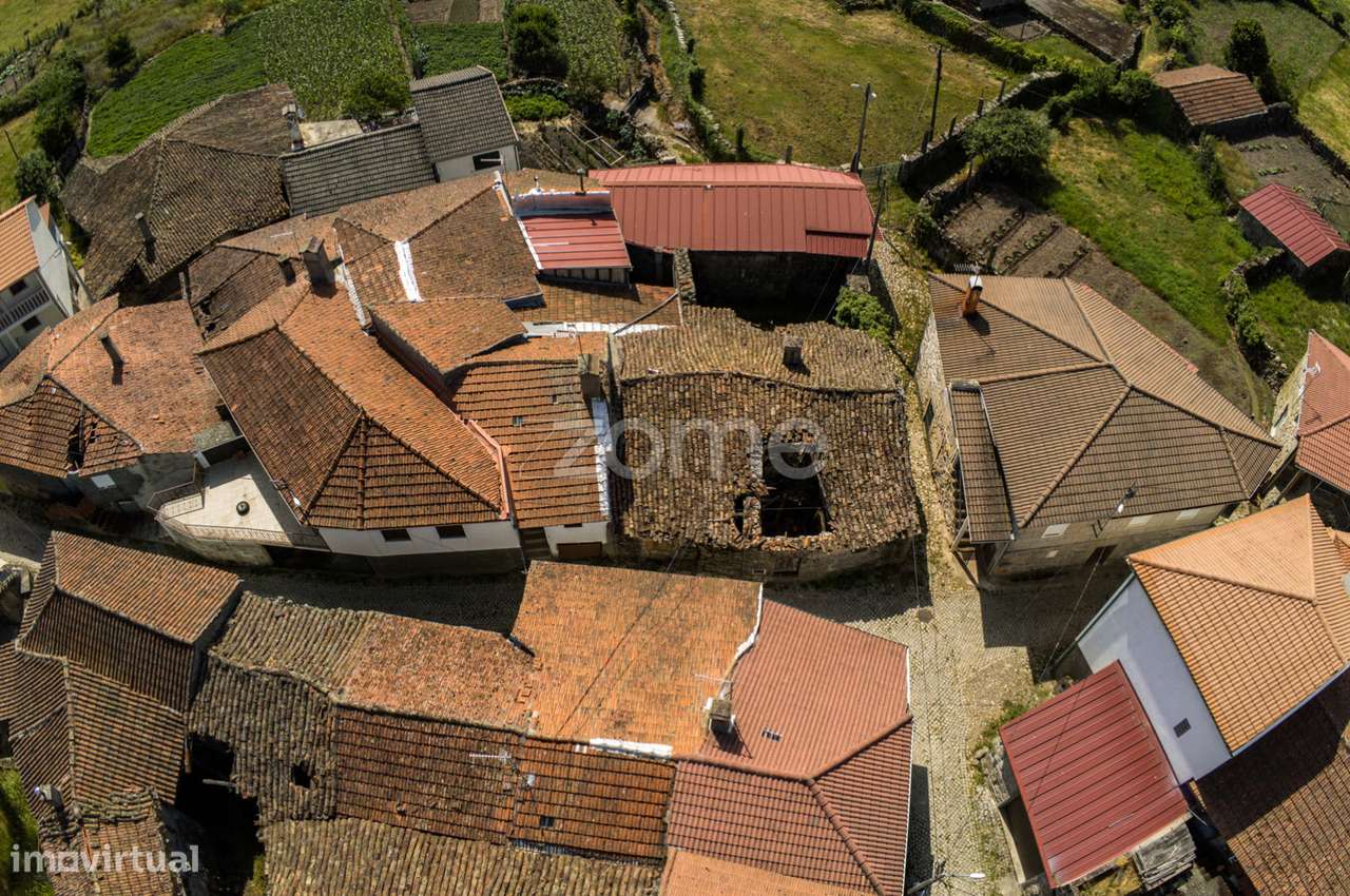 Moradia T4 para recuperar em Quintã, Vreia de Jales - Vila Real - Grande imagem: 3/8