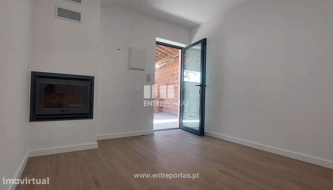 Venda de duas moradias V2 restauradas, Chafé, Viana do Castelo - Grande imagem: 5/24