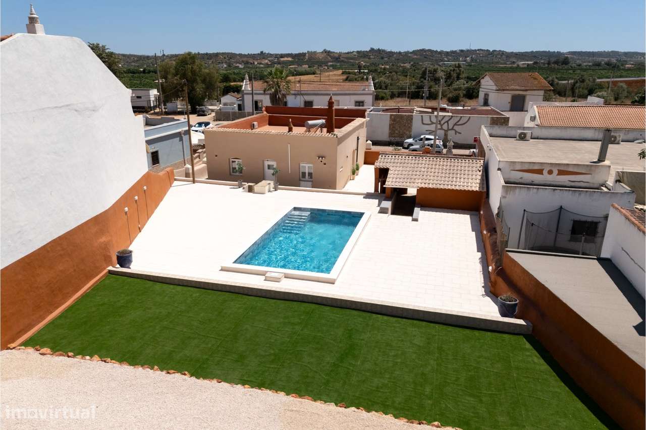 Totalmente Remodelada – Moradia T3 com Piscina, Jardim e terreno de 1. - Grande imagem: 3/38