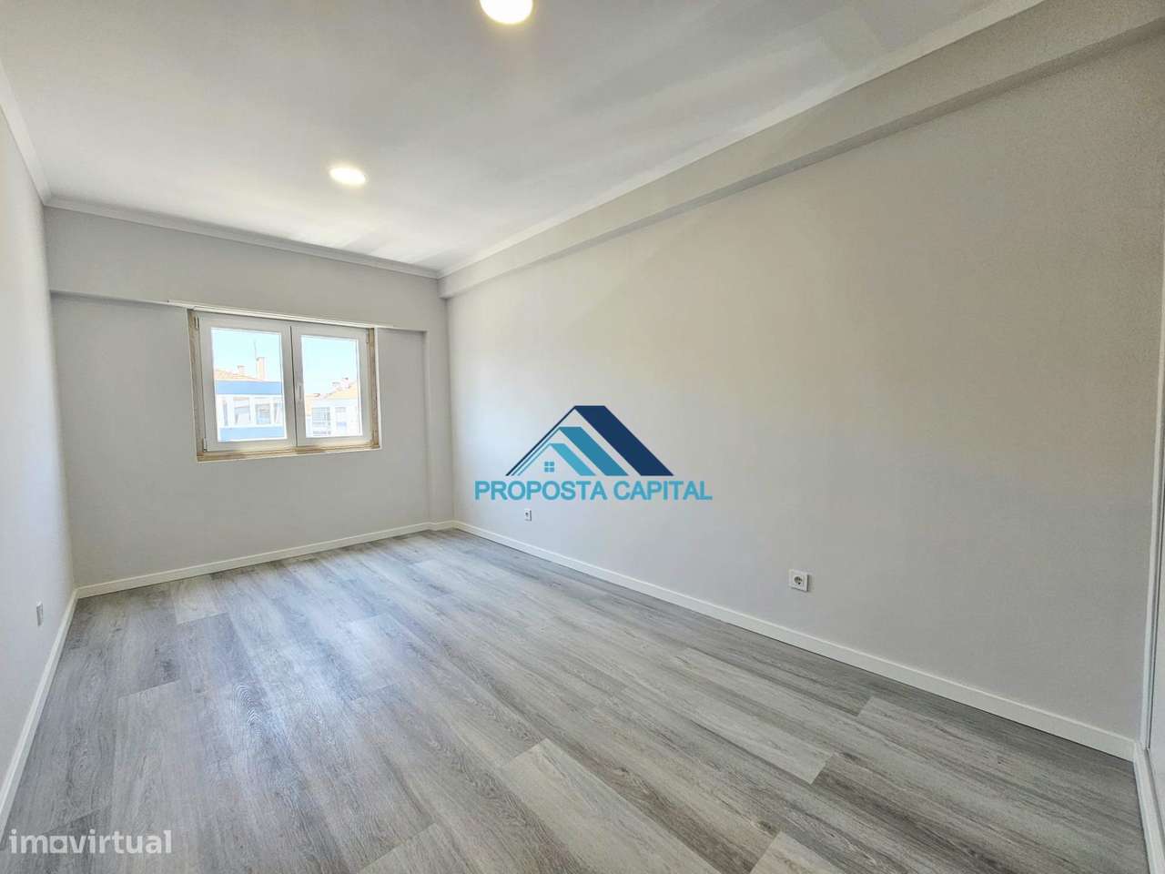 APARTAMENTO T4 REMODELADO CENTRO AMORA-27