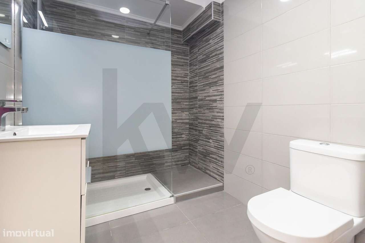 Apartamento T4 Duplex na Amora-25