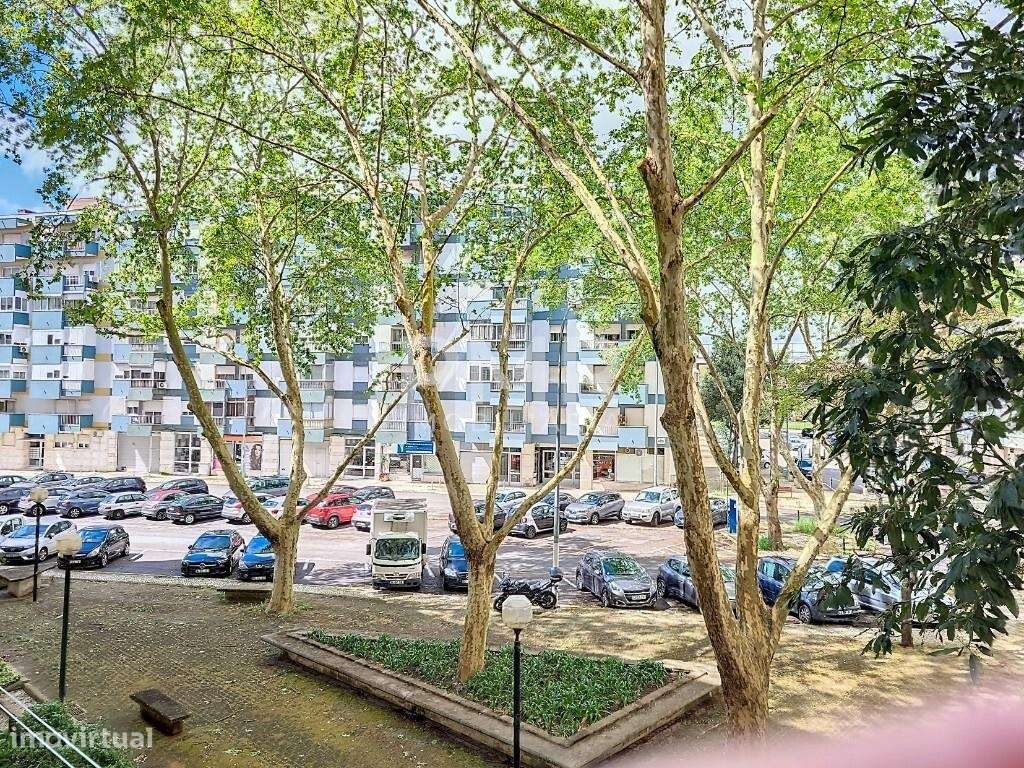 Apartamento T3 totalmente remodelado, para venda  no Lumiar.-13