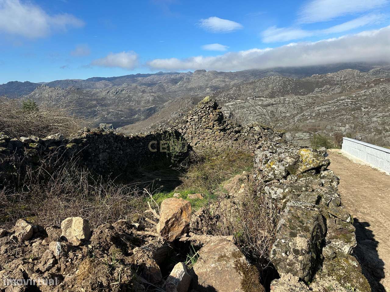 Terreno com Ruina em Pitão das Junias, zona do geres-14