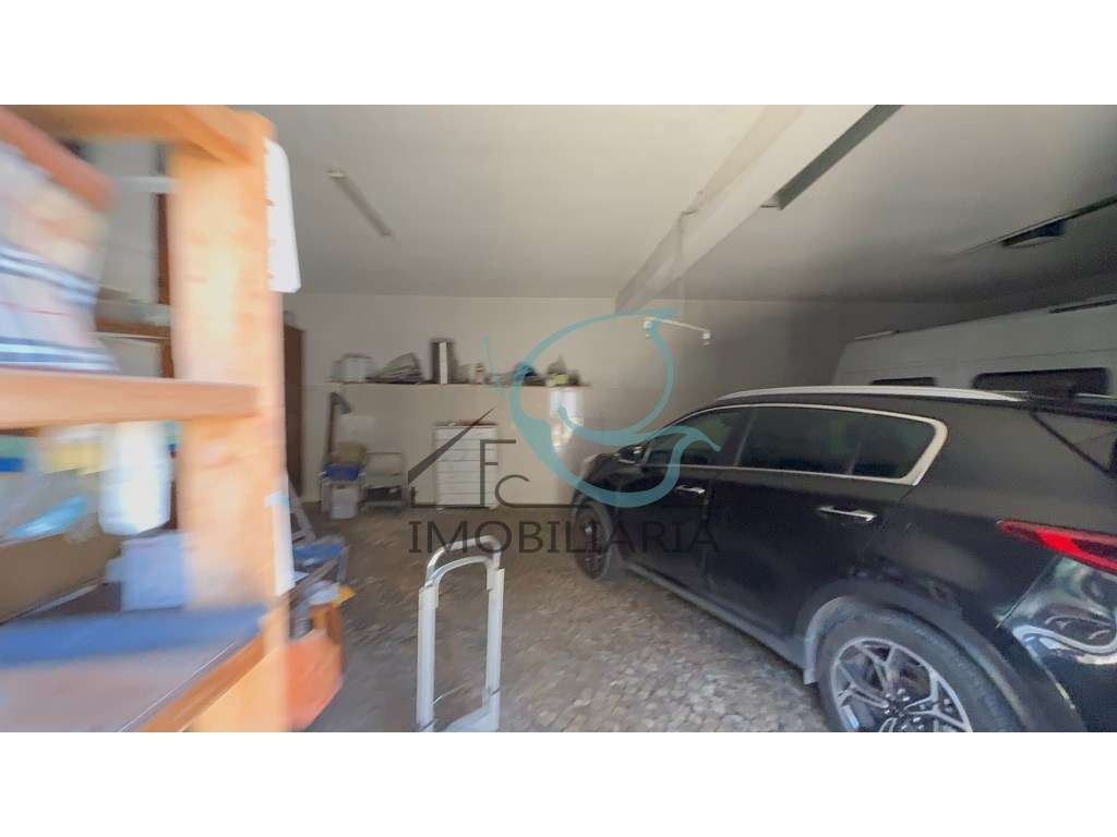 Moradia T4 em Azeitão - Excelente Oportunidade-26