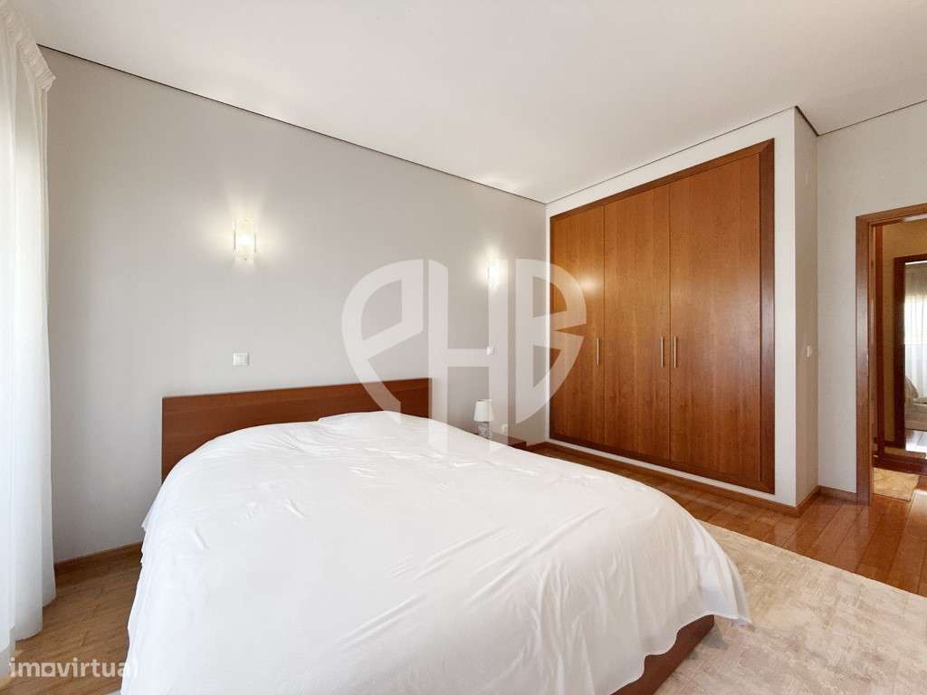 Apartamento T3+1 Duplex C/Terraço 250m2 // Condominio-38