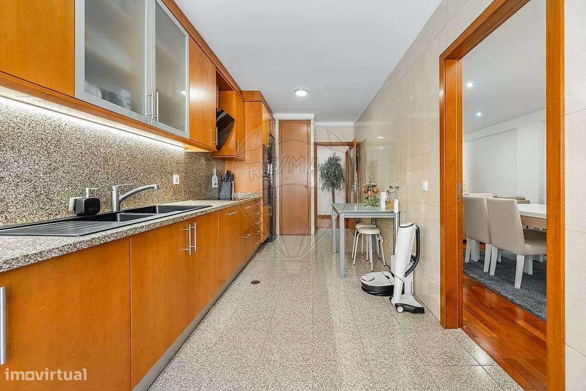 Apartamento T2 com suite e garagem fechada, em Nogueira, Braga! - Grande imagem: 5/26