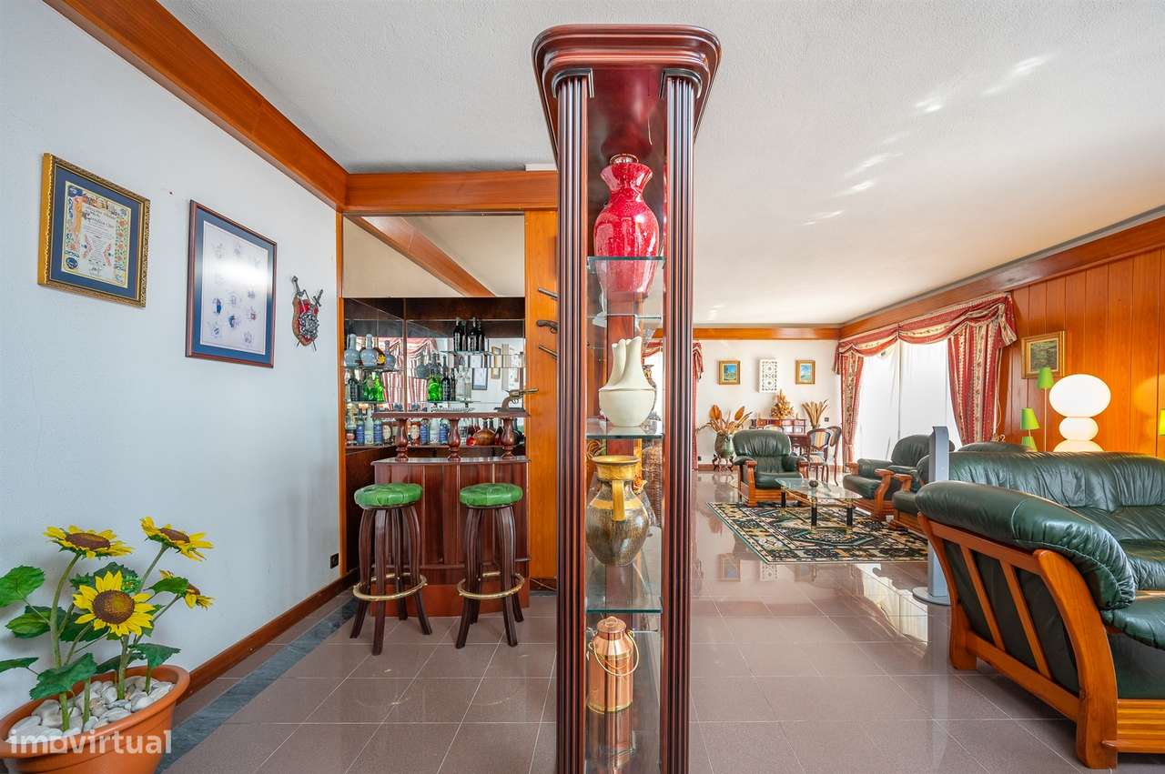 Moradia 10 assoalhadas com vista deslumbrante de Mar e de Serra.-7