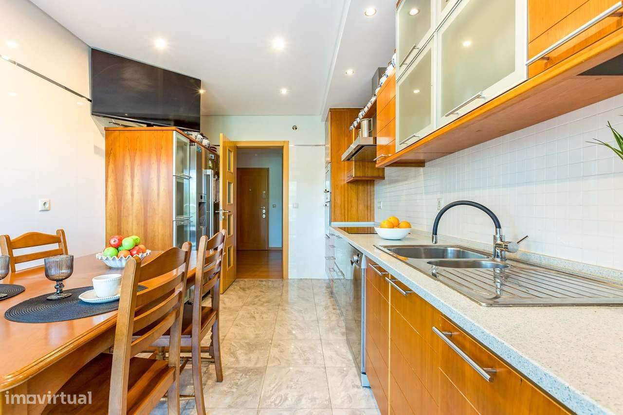 Malvarosa | T3 com 178m² e garagem para 4 carros – algo raro na zona!-6