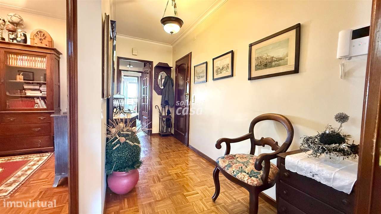 Apartamento T2+1 com Garagem, no Jardim Soares dos Reis!-13