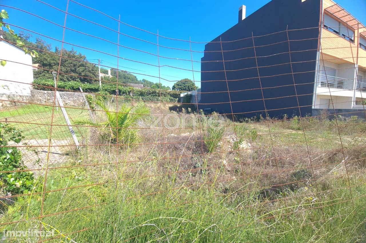 Lote de Gaveto para Construção com 202 m² – Monserrate-0