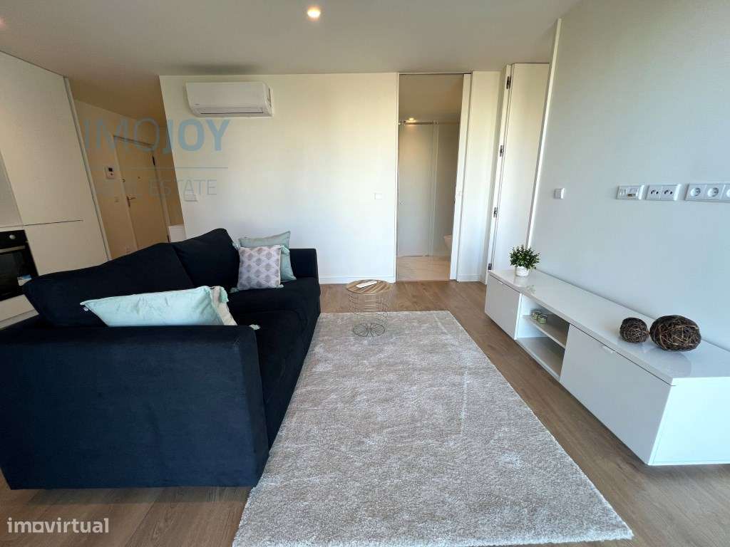 Apartamento T1 para Arrendamento com Varanda e Lugar de Estacioname... - Grande imagem: 5/27