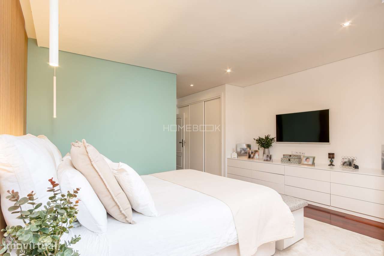 Moradia T5 renovada em condomínio fechado com piscinas, campo de ténis-41