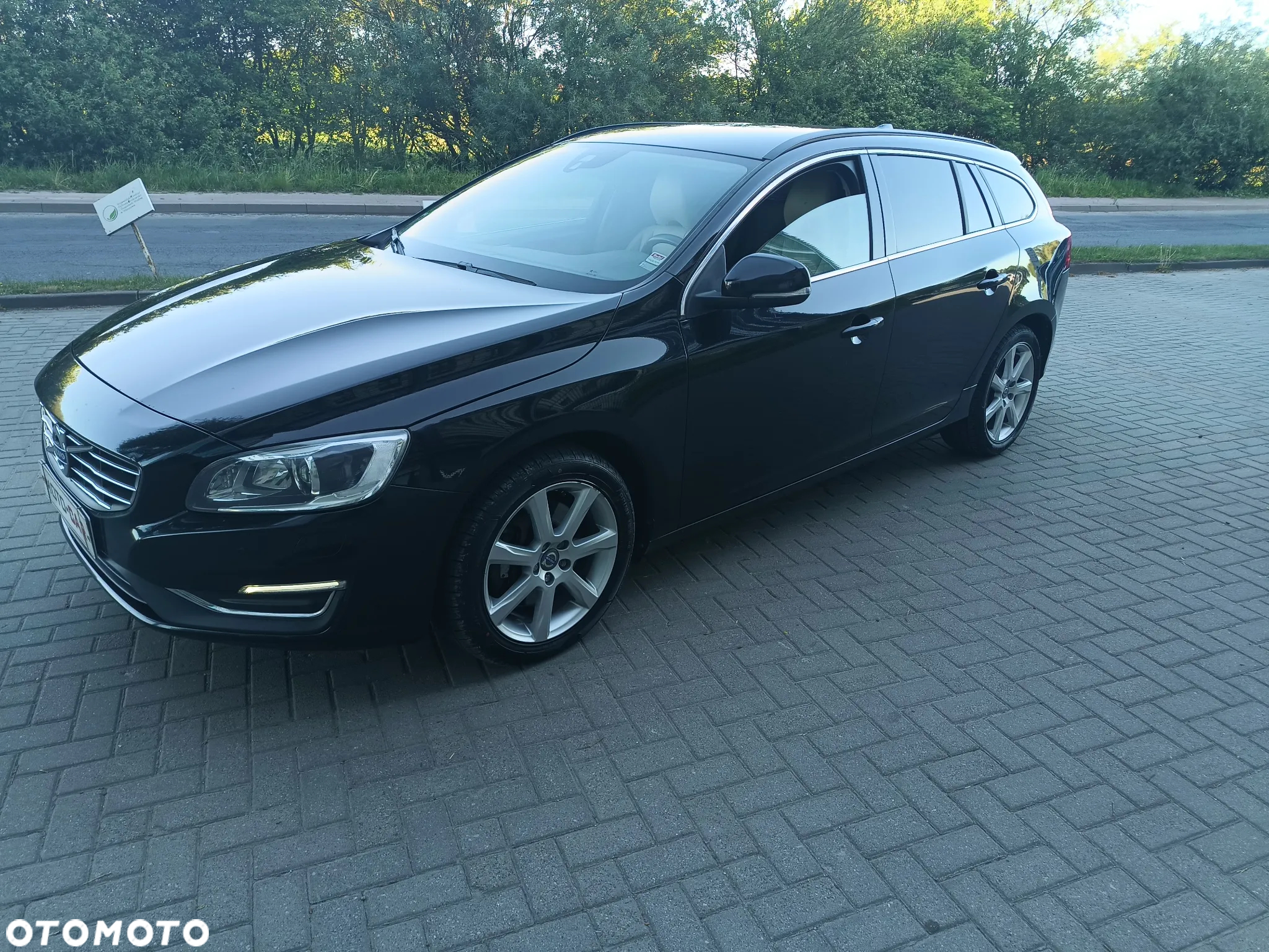 Volvo V60 D5 Drive-E Momentum - 2