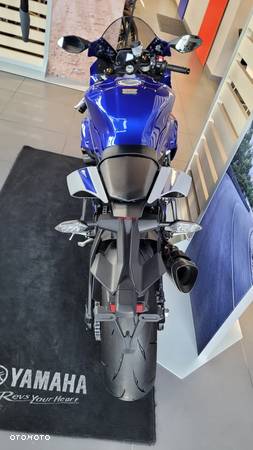 Yamaha R1 - 16