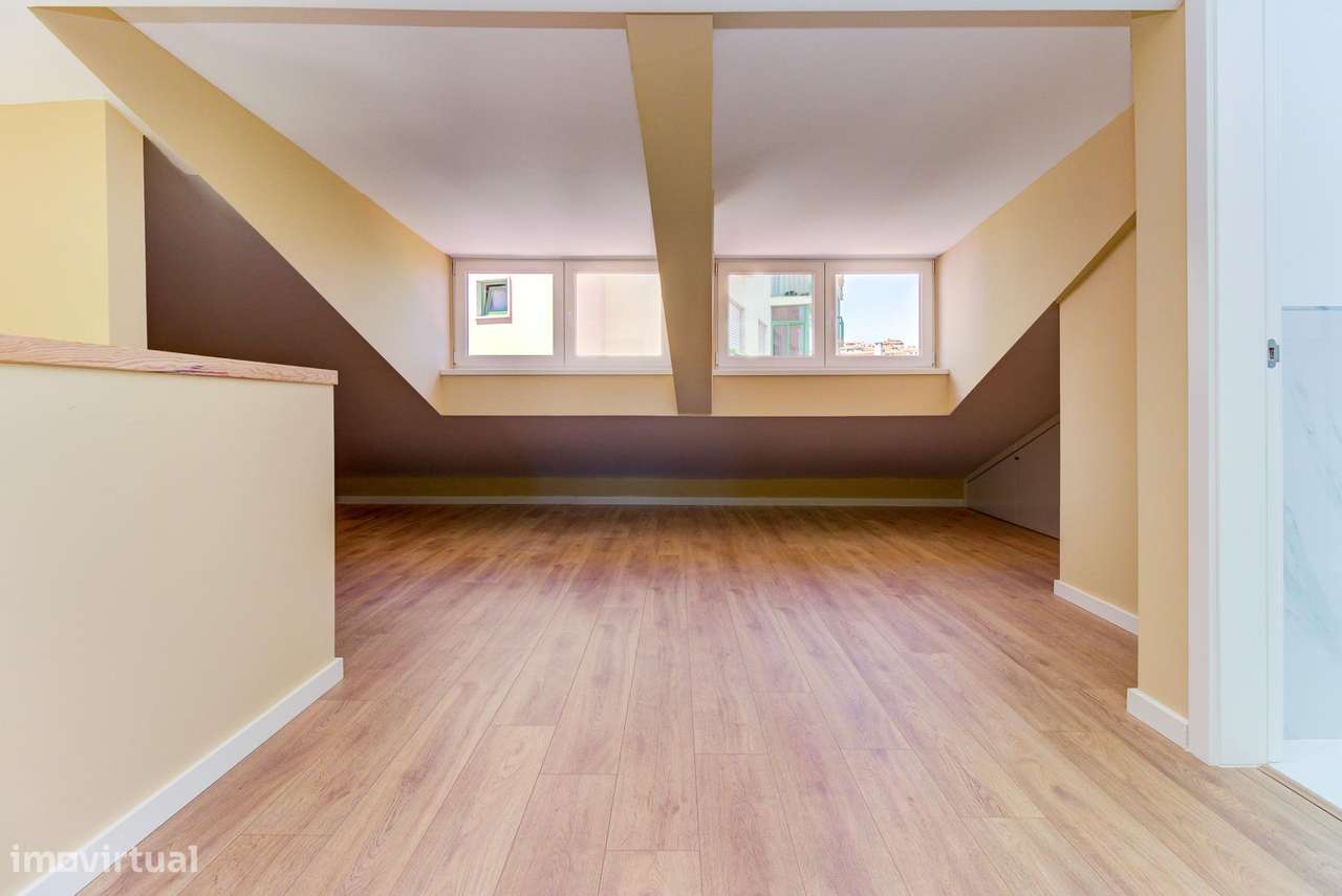 Apartamento T2 Duplex com 140m2, em Massamá-14