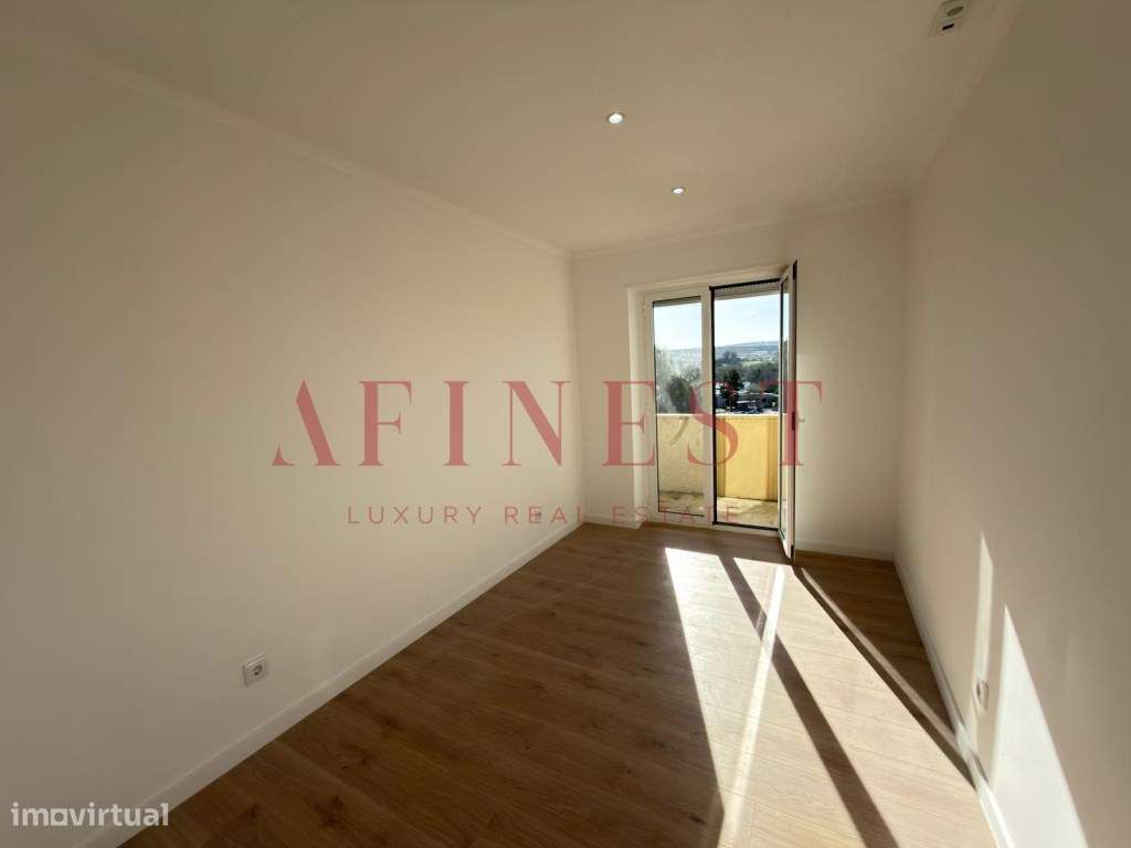 Apartamento T3 com varanda todo remodelado em Queluz-10