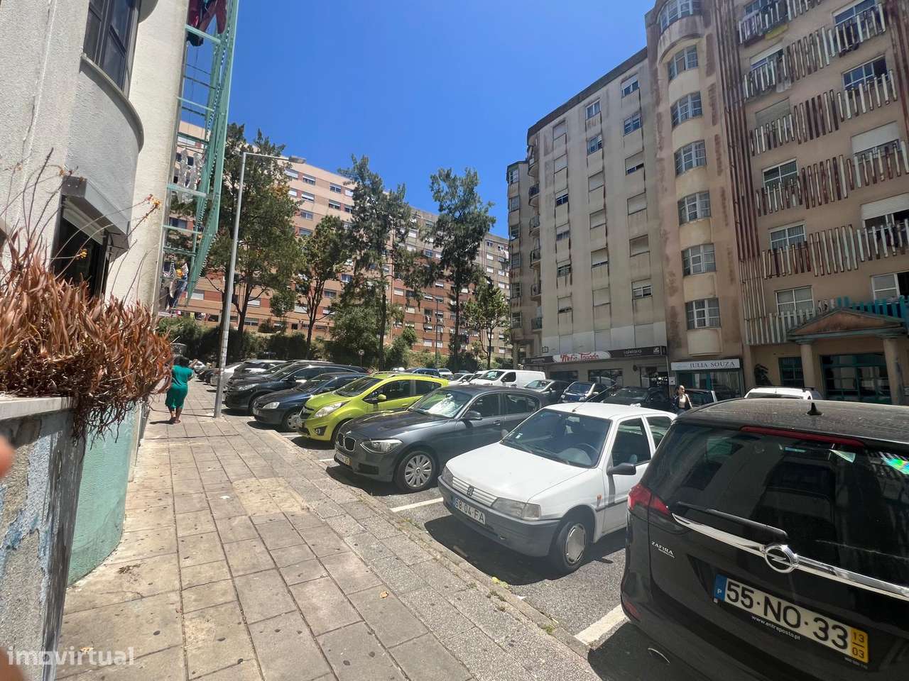 Apartamento T2 à venda na Rua Natália Correia - Tapada das Mercês - Grande imagem: 2/16