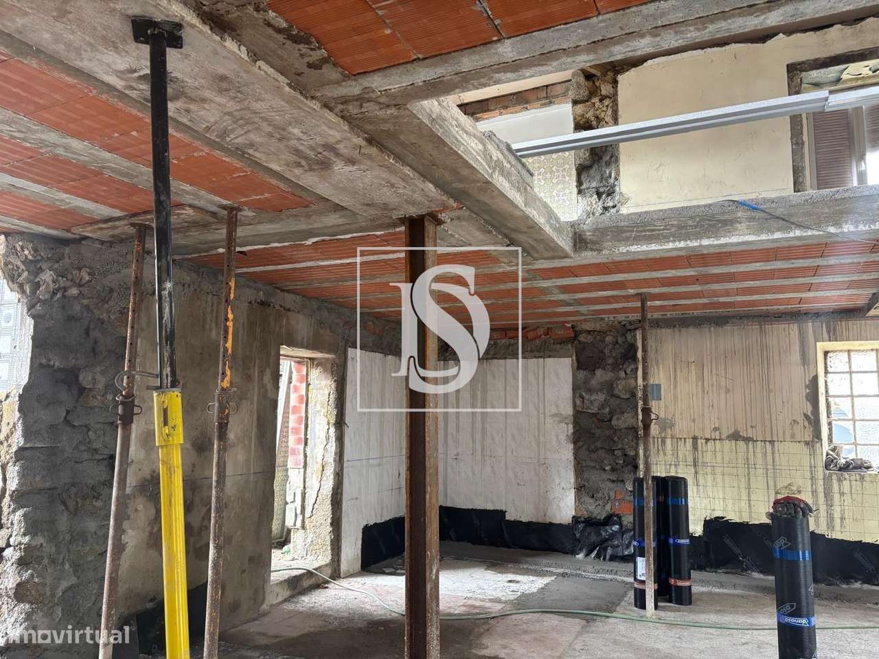 Moradias em Banda com Garagem Box – Viva com Conforto e Comodidade-5