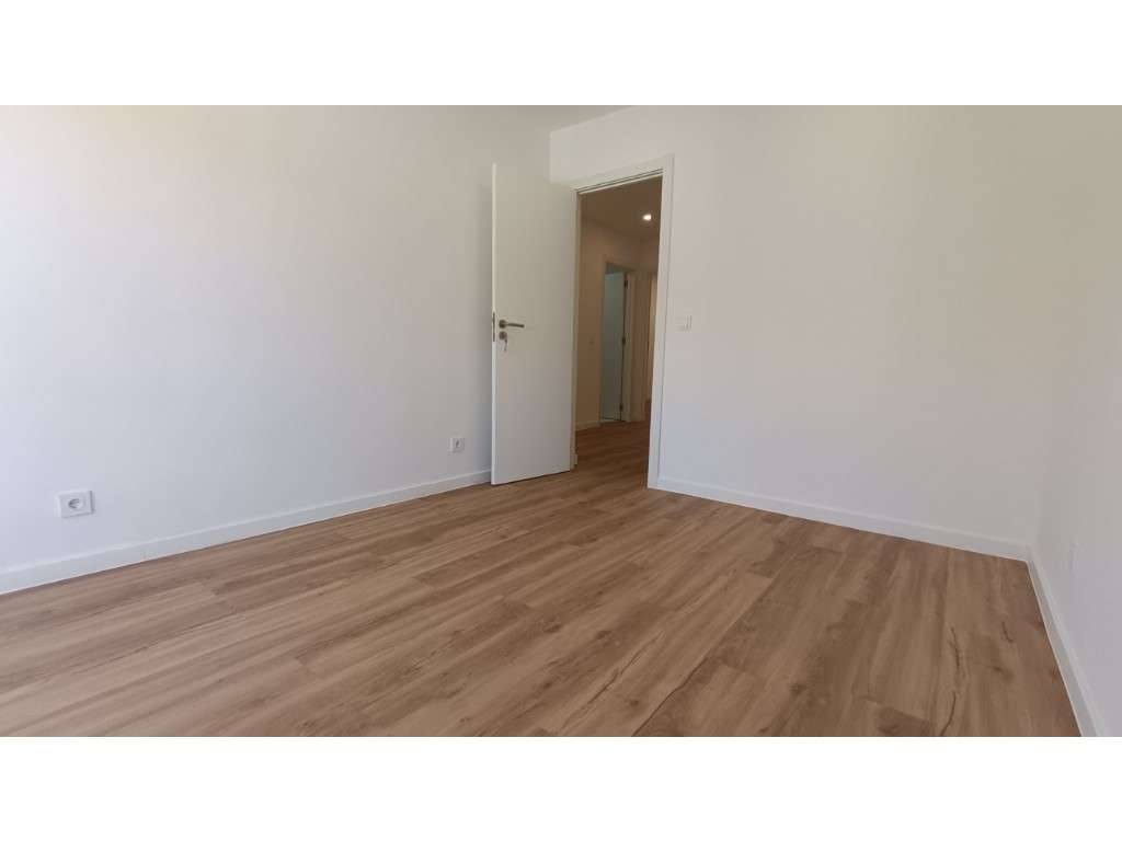 Apartamento T3 REMODELADO | Centro do Cacém-18