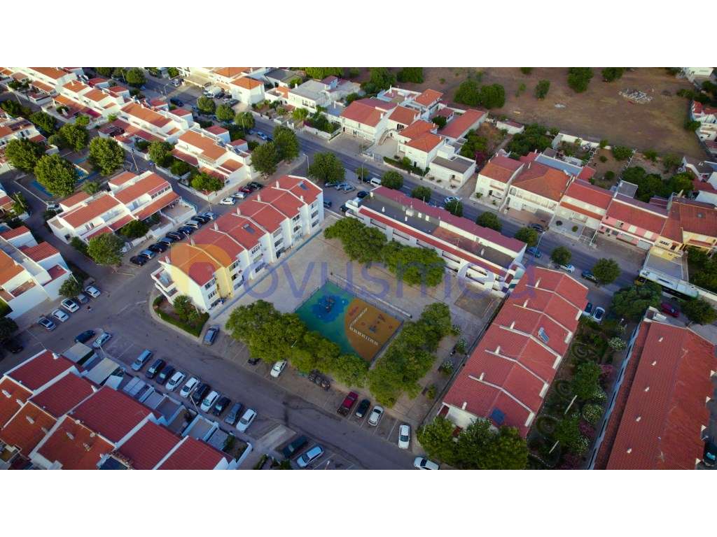 Apartamento T2 totalmente remodelado em zona central nas Ferreiras-20