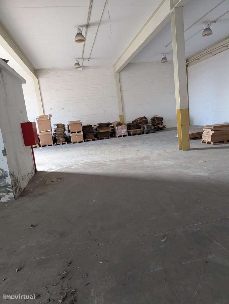 Armazém de 1.000 m² | 2 Pisos | Elevado Potencial de Rentabilidade - Grande imagem: 4/25