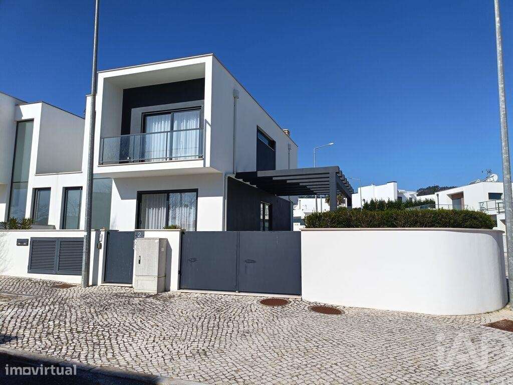 Casa / Villa T3 em Tornada e Salir do Porto de 145,00 m2 - Grande imagem: 2/30