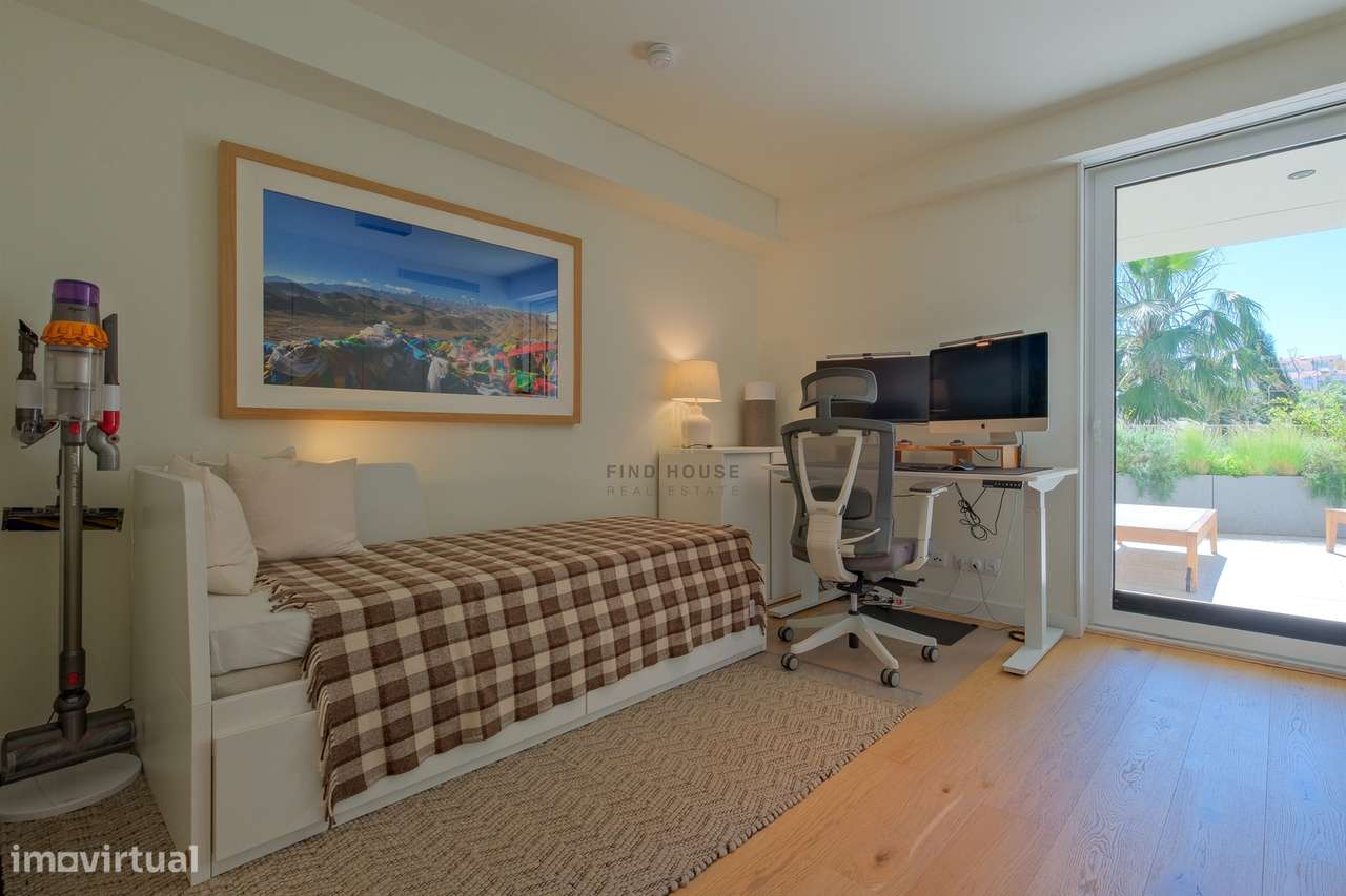 Apartamento T3 em condomínio privado, com terraços e garagem, no Prínc-43