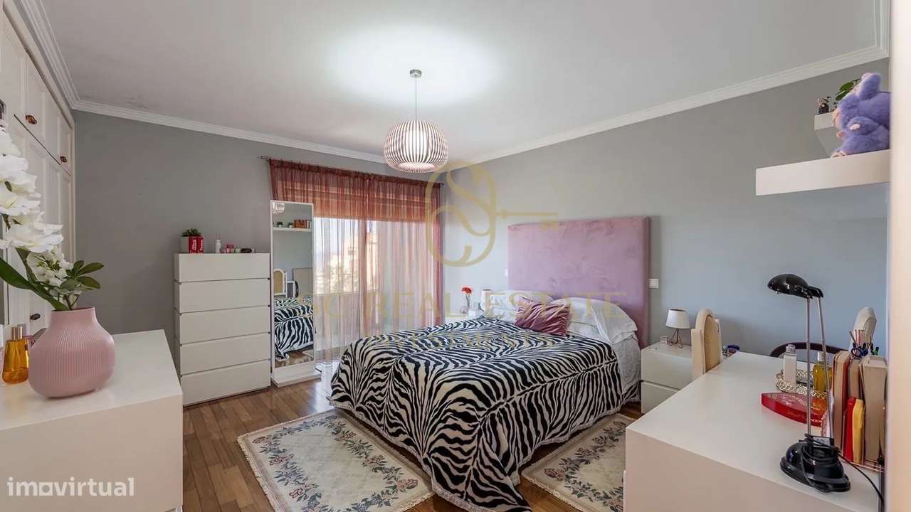 Moradia T4 com Piscina, 3 frentes, 300 mts Praia, São Félix Marinha-12