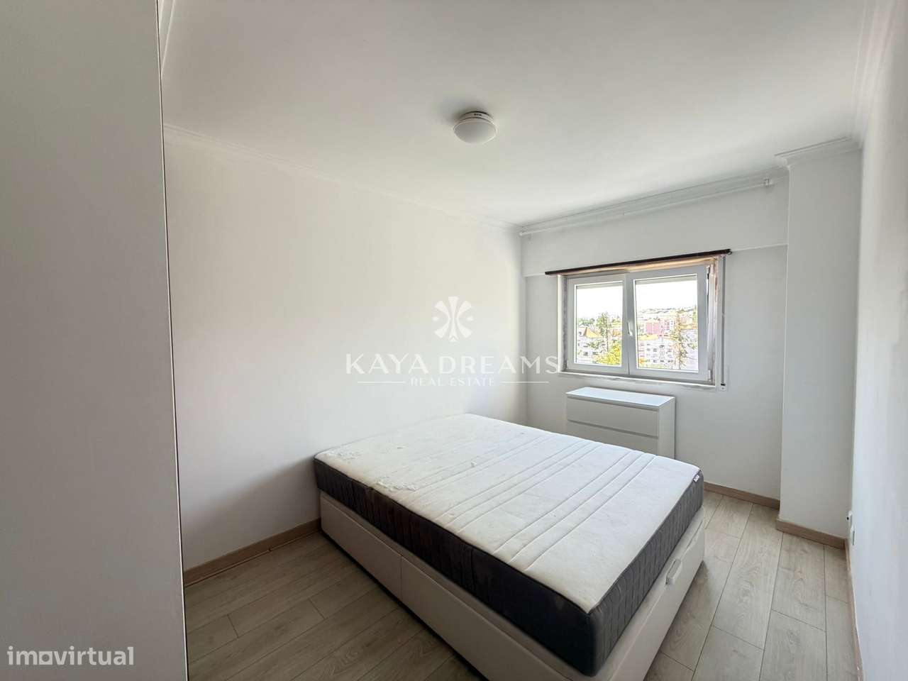 Apartamento T2 com Arrecadação e Box para uma Viatura  no Jardim da...-9