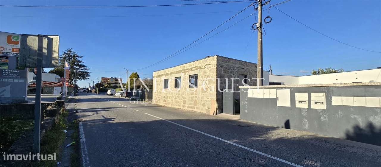 4 Moradias + Terreno c/ possibilidade de negócio - Vila Nova de Famali-11