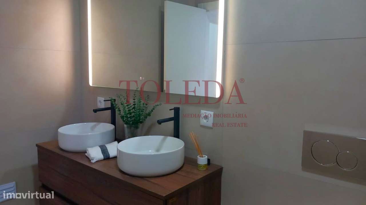 T3 com Varanda Remodelado em Benfica-11