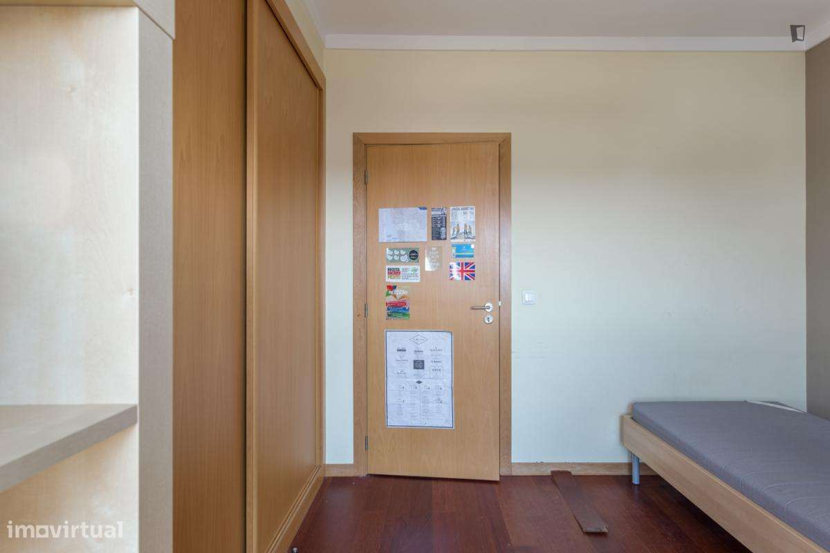 Quarto - localizado em Paranhos Porto - Grande imagem: 5/6