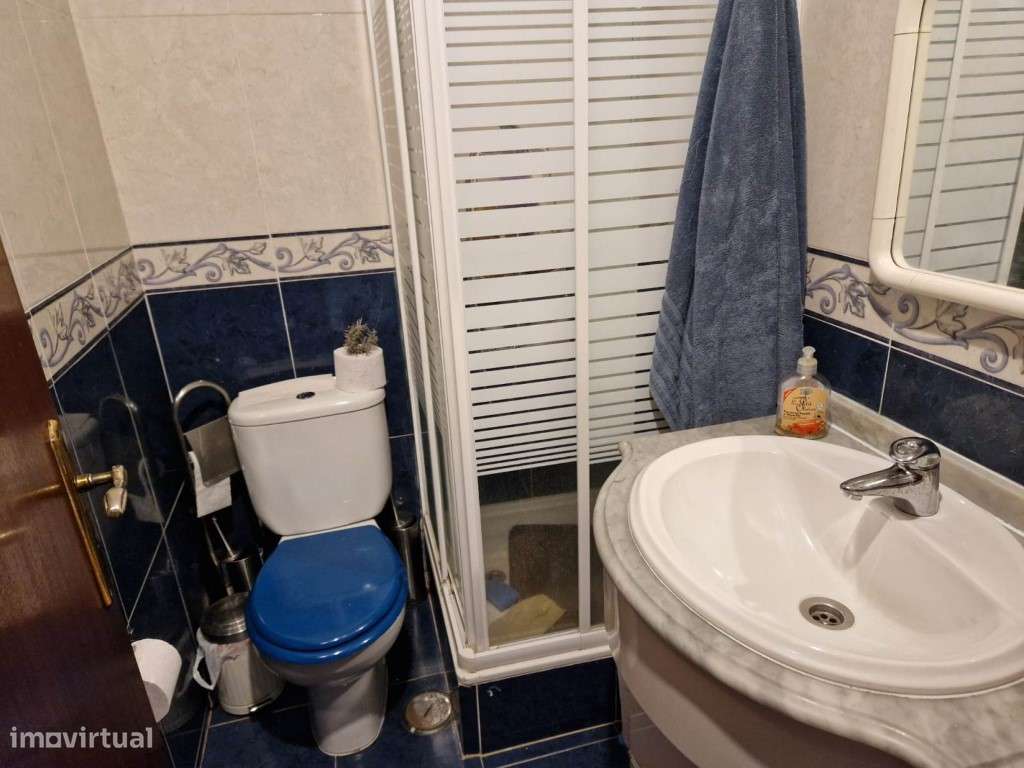 Moradia de 3 Pisos Com Garagem e Aproveitamento de Sótão-8