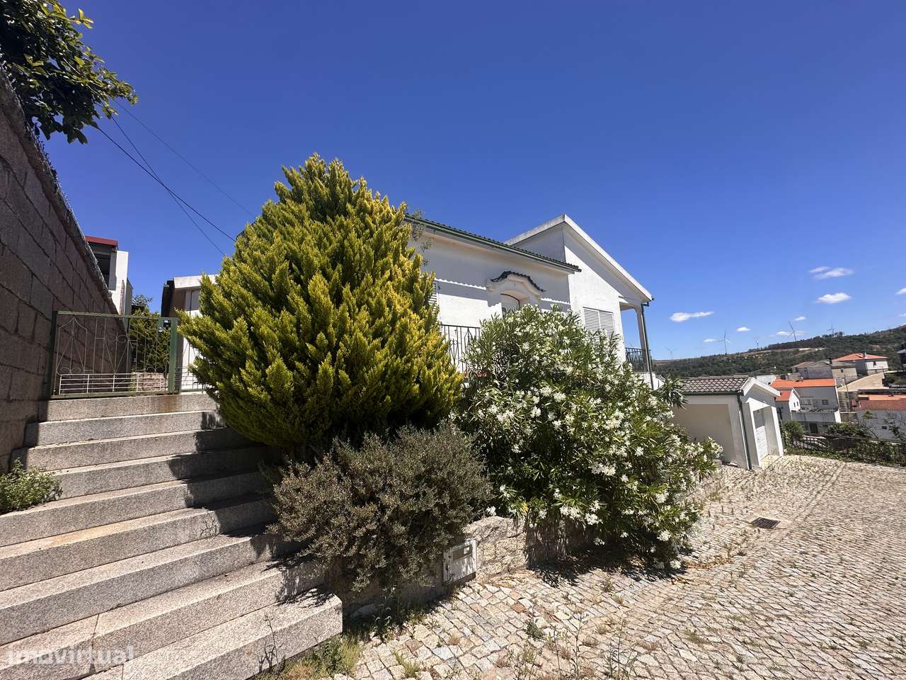 Moradia T4 com jardim e garagem em Sernancelhe-5
