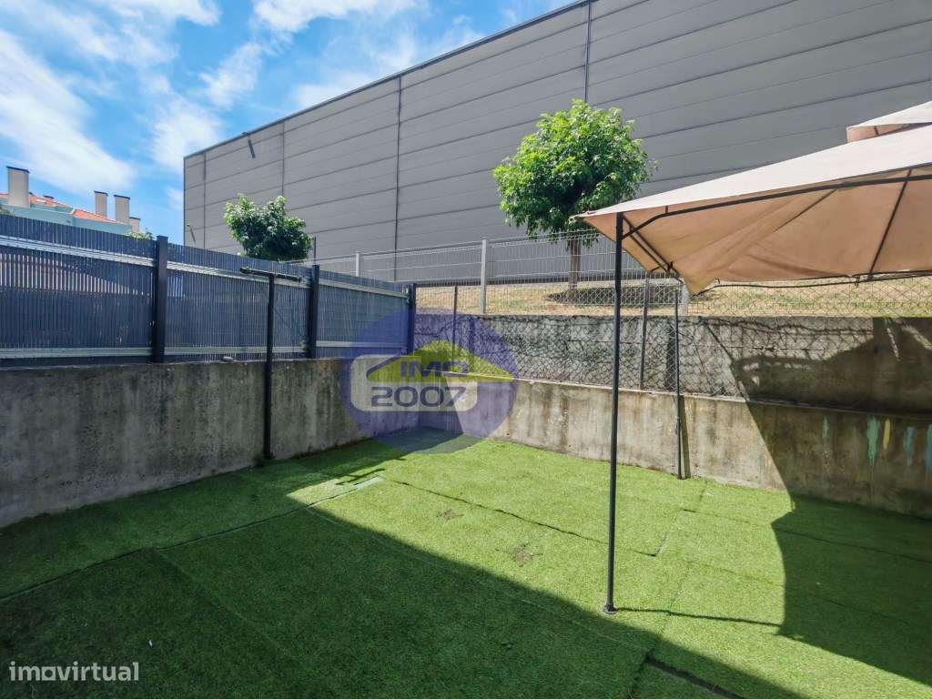 Apartamento T2 com terraço em Canelas-27