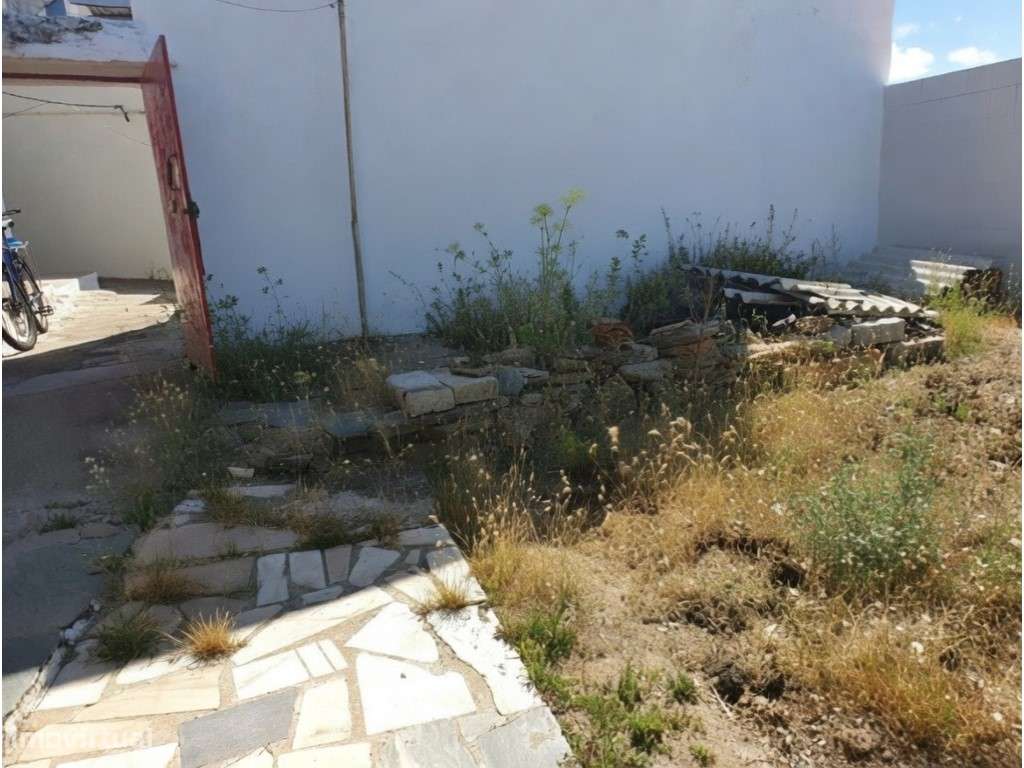 Oportunidade de Reabilitação - Moradia T2 com Quintal em Terrugem (...-3