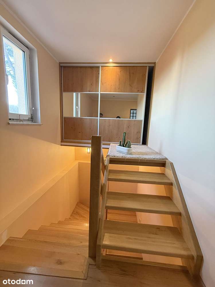 Przestronny dom z garażem i ogrodem, gotowy do wprowadzenia!-12