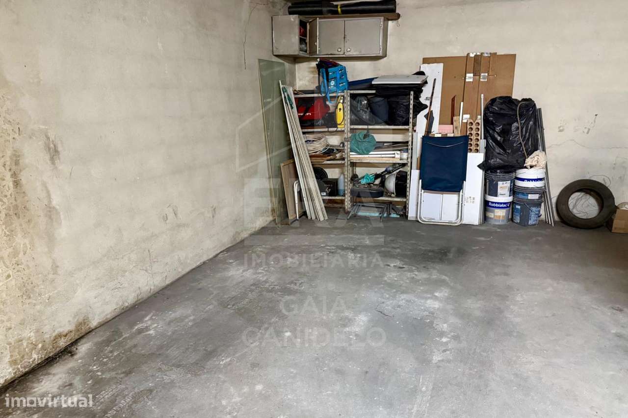 Apartamento T3 com 114 m² | Totalmente Remodelado | Arrendado-11