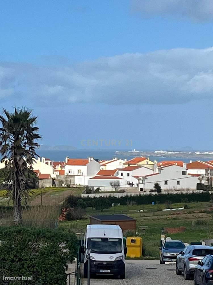 Moradia T4 em condomínio fechado com piscina, vista mar e walking dist-4