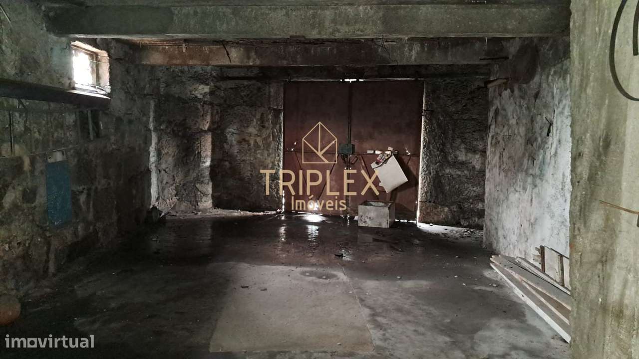 Moradia T6 para recuperar - Avª Afonso Henriques-23