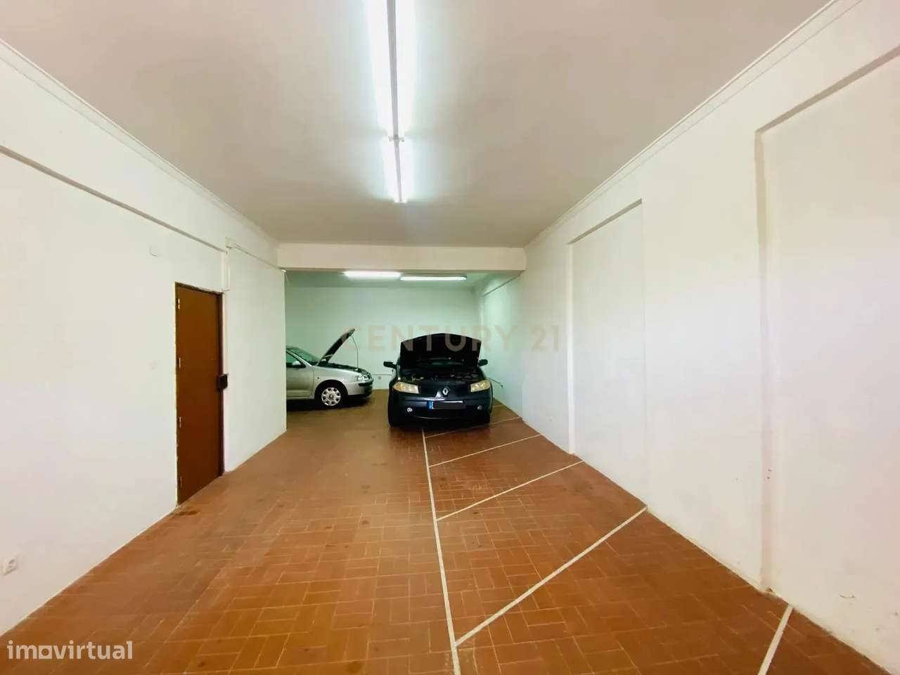 Almada - Garagem ampla em excelente zona - Grande imagem: 3/17