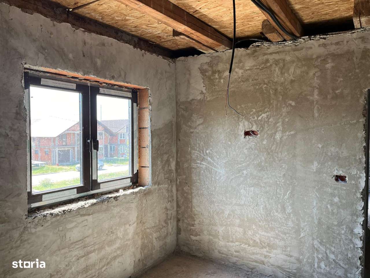 Investiei Haieu casa tencuita interior,instalatii, curent,intabulata-16